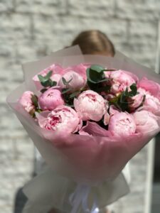 Нежный букет с пионами