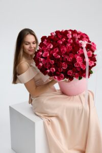 Шикарная коробка из роз